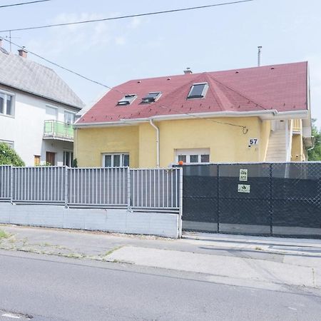 Hi-Bp Garden City Batsanyi Apartment 3 Rooms, Apartment Upstairs Near The City Train With Free Parking Budapest Exterior foto
